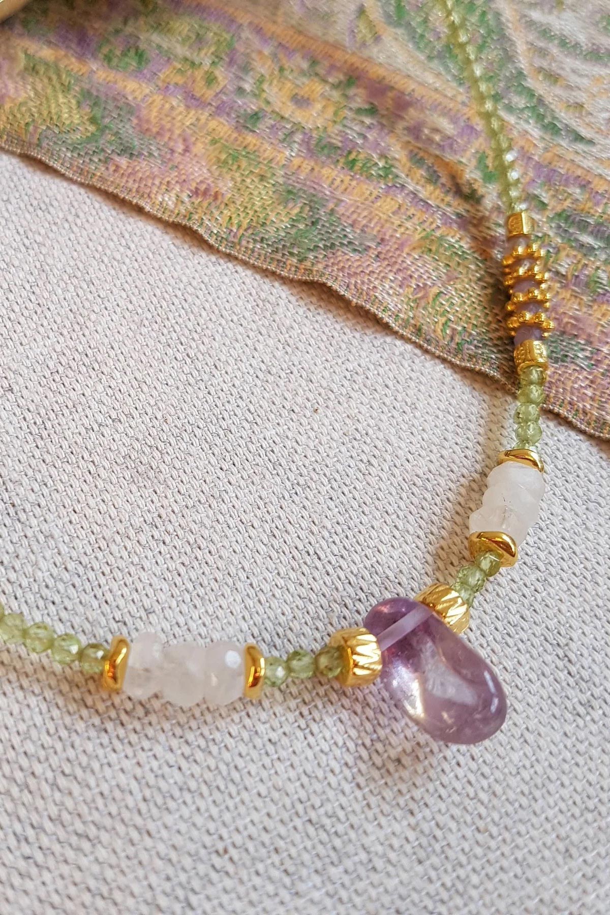 Ginandger Venuka Peridot Amethyst Moonstone Necklace
