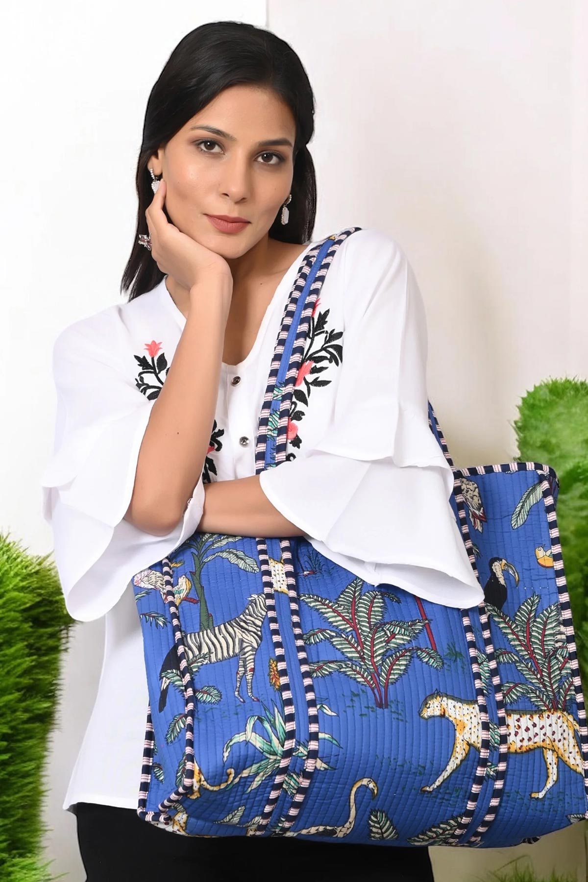Conscious Yoga Collective The Ultimate Jungle Tote In Royal Blue