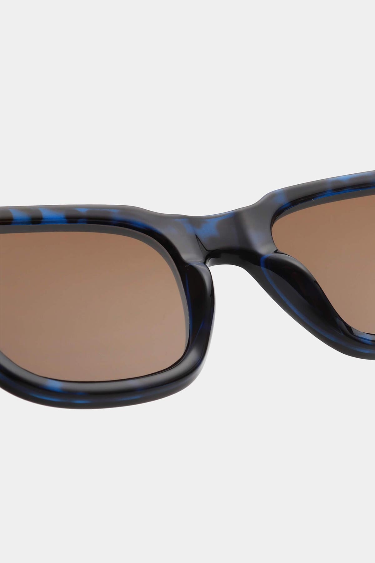 A Kjaerbede Halo Sunglasses In Demi Blue