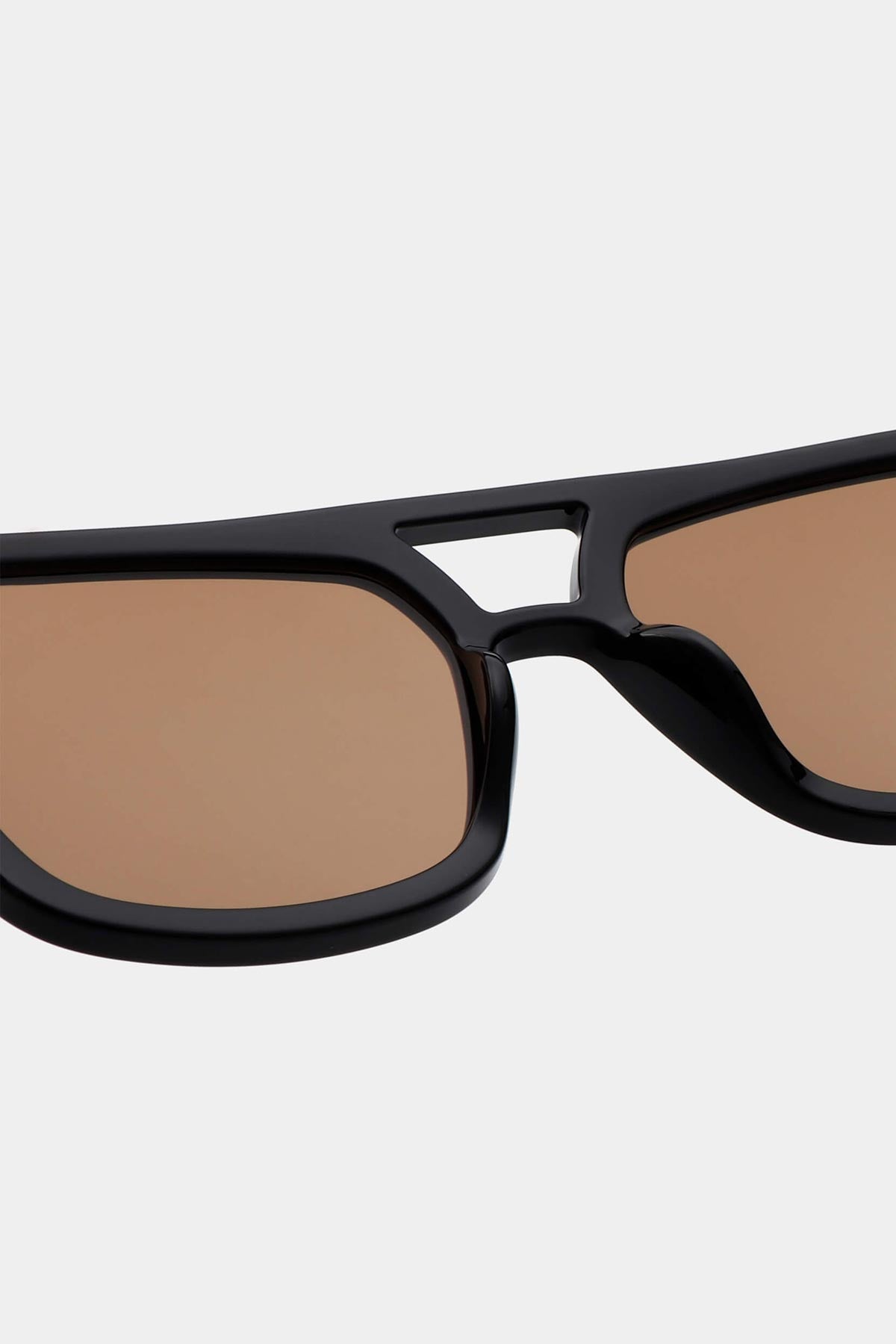 A Kjaerbede Kaya Sunglasses In Black