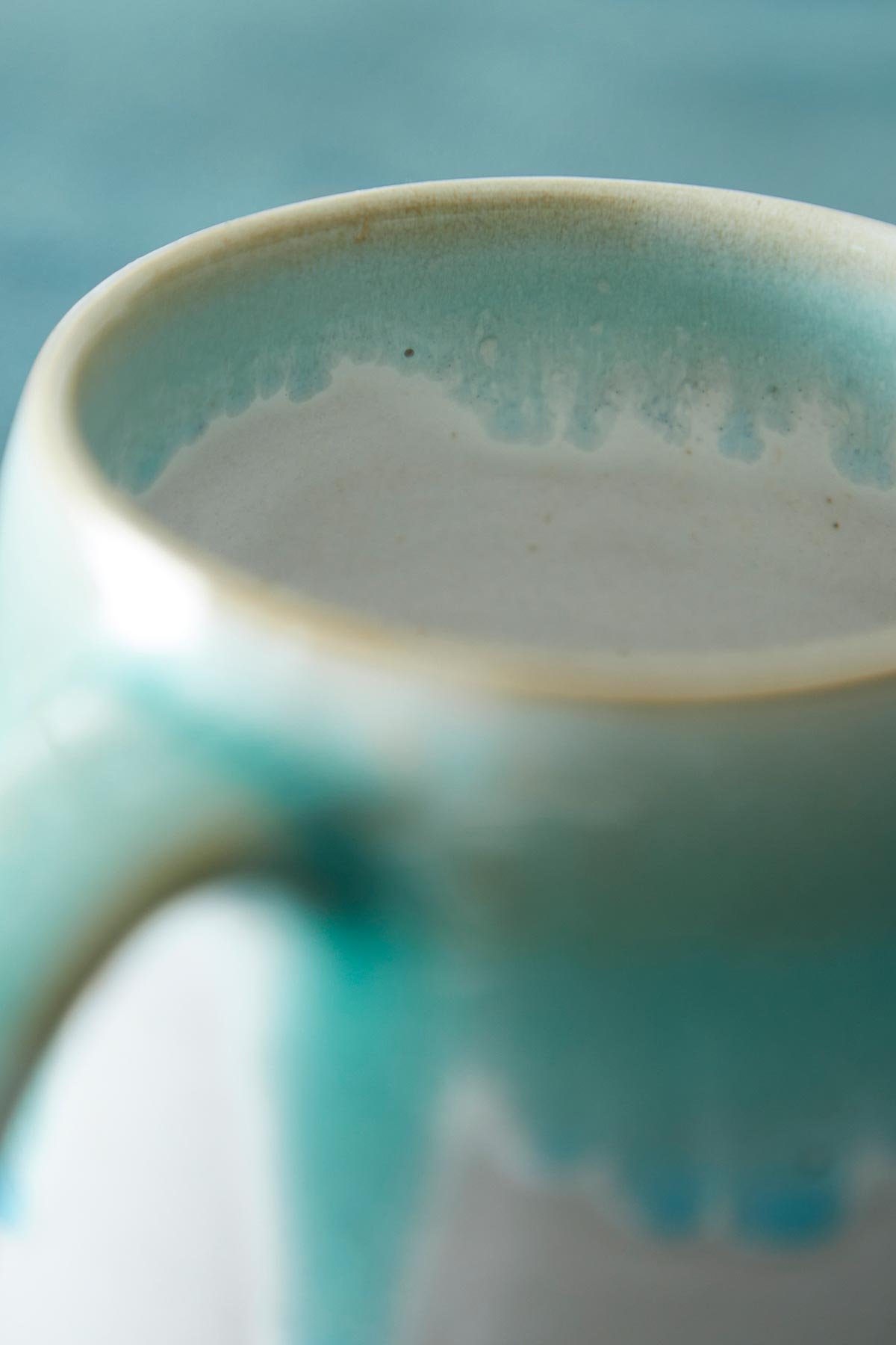 Aura Que Inaki Handmade Ombre Two Tone Stoneware Wide Mug In Spring Green