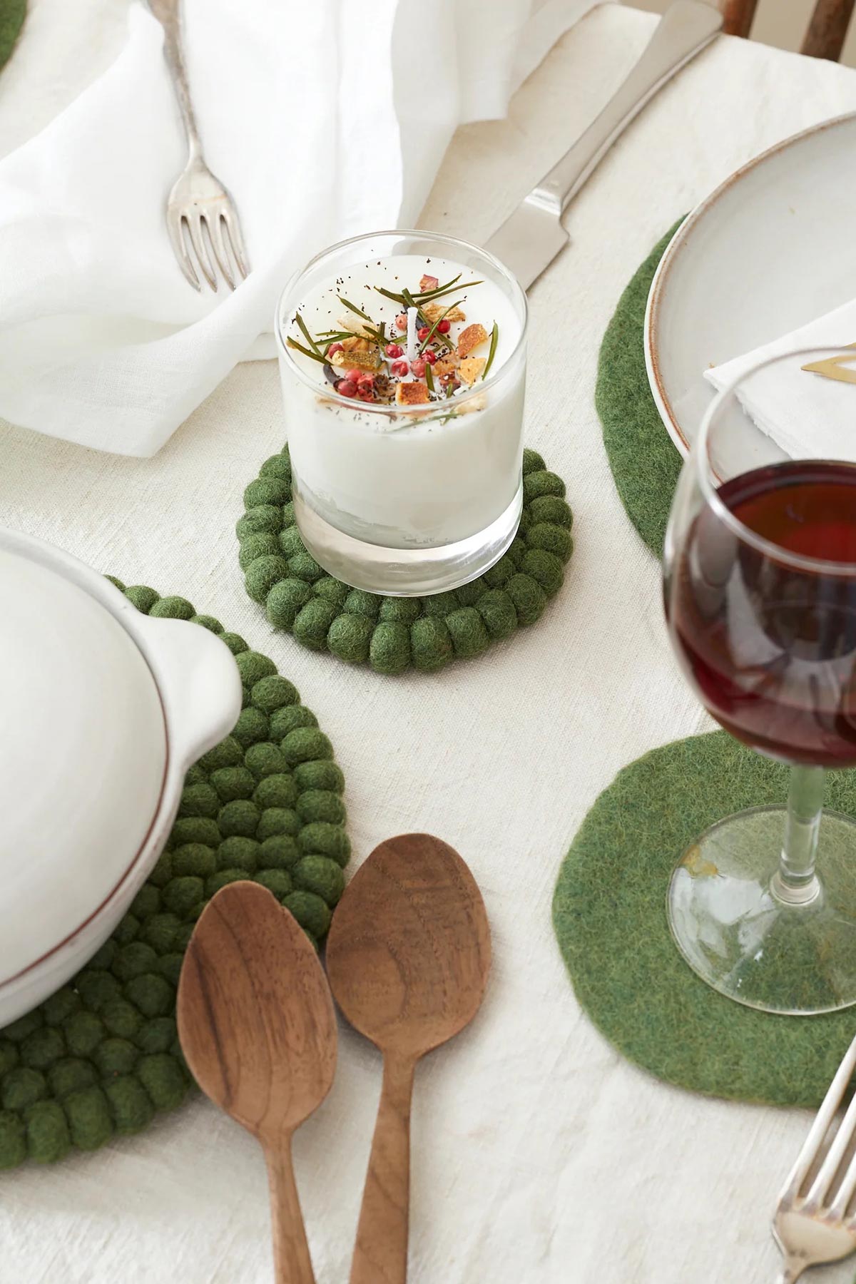Auraque Asik Handmade Eco Felt Ball Coaster Vase Mat In Ivy Green