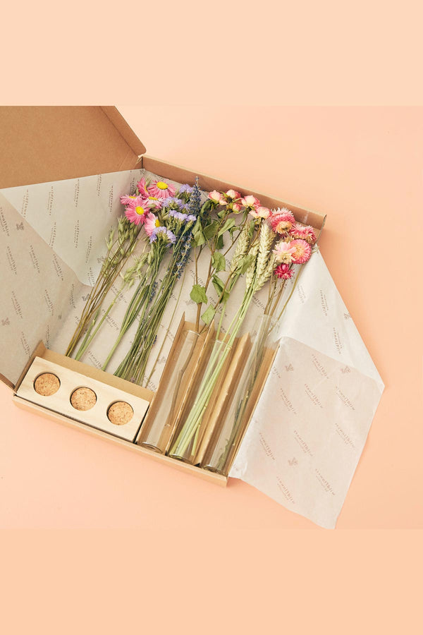 Wildflowers By Floriette Dried Flowers Mailer Gift Box With Vases In Pink