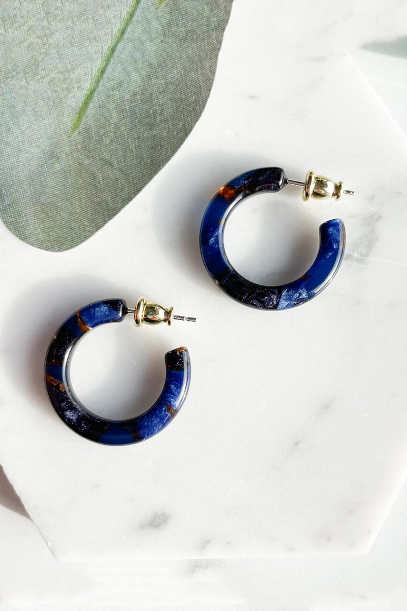 Fenna & Fei Small Acetate Hoops In Sapphire