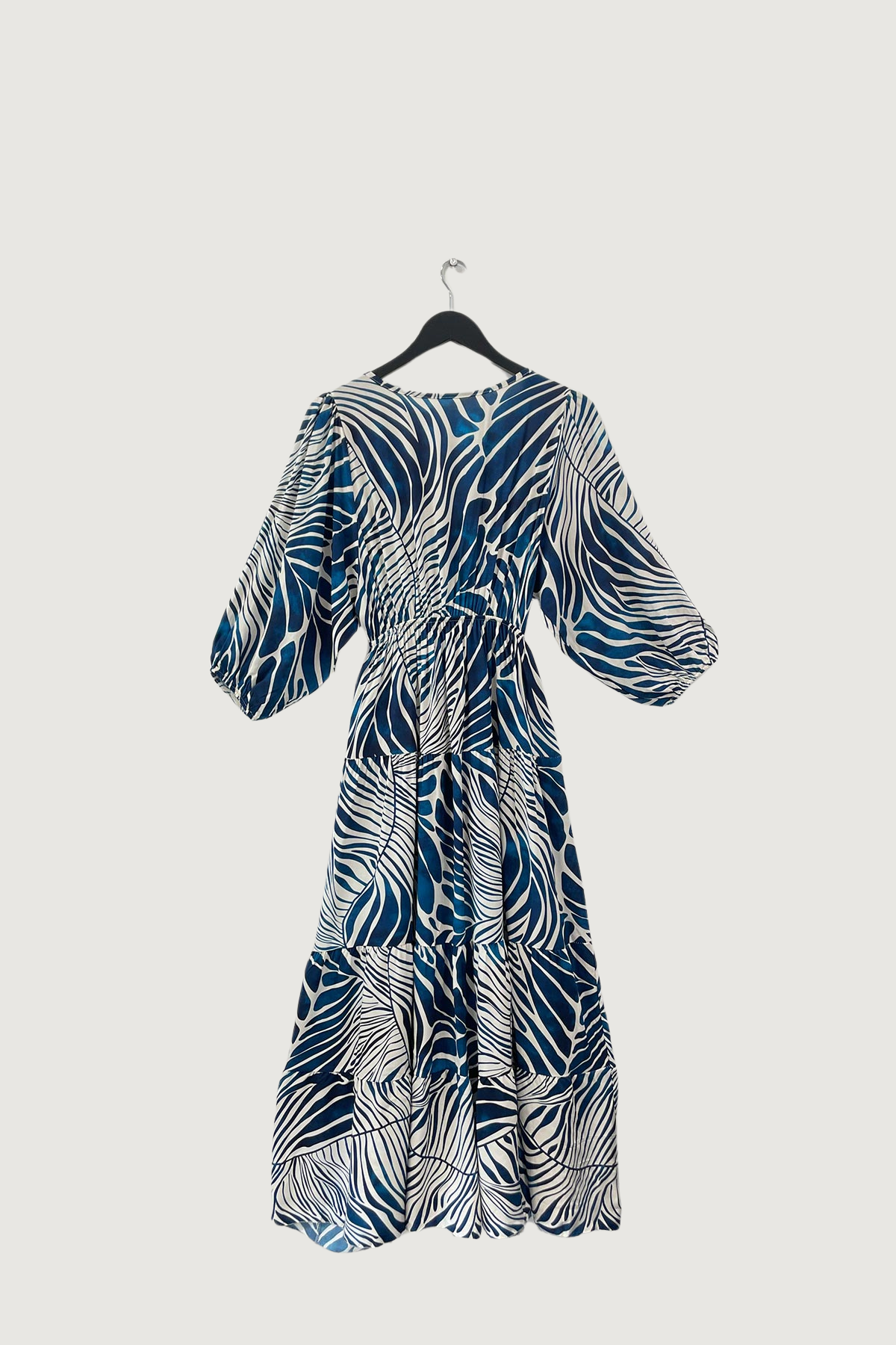 Mia Strada Monochrome Waves Midi Dress In Deep Blue