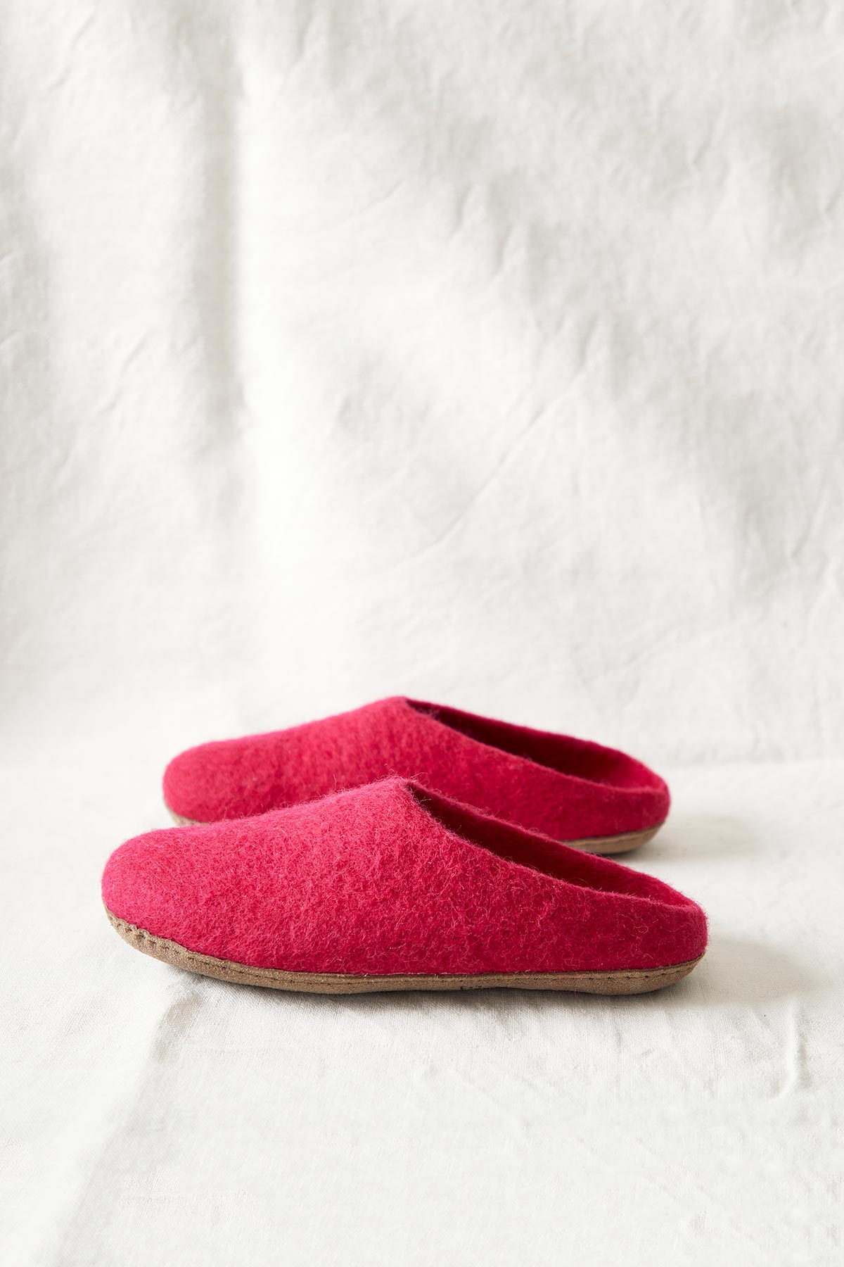 Aura Que Mita Handmade Eco Felt Mule Slippers Suede Sole In Pomegranate