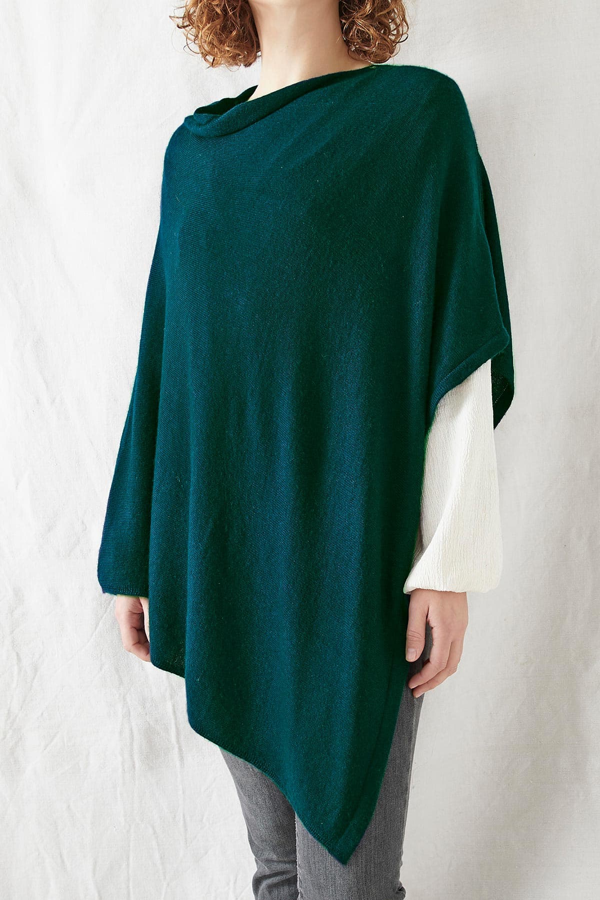 Aura Que Risi Luxury Soft Fine Knit Merino Cowl Poncho In Emerald Green