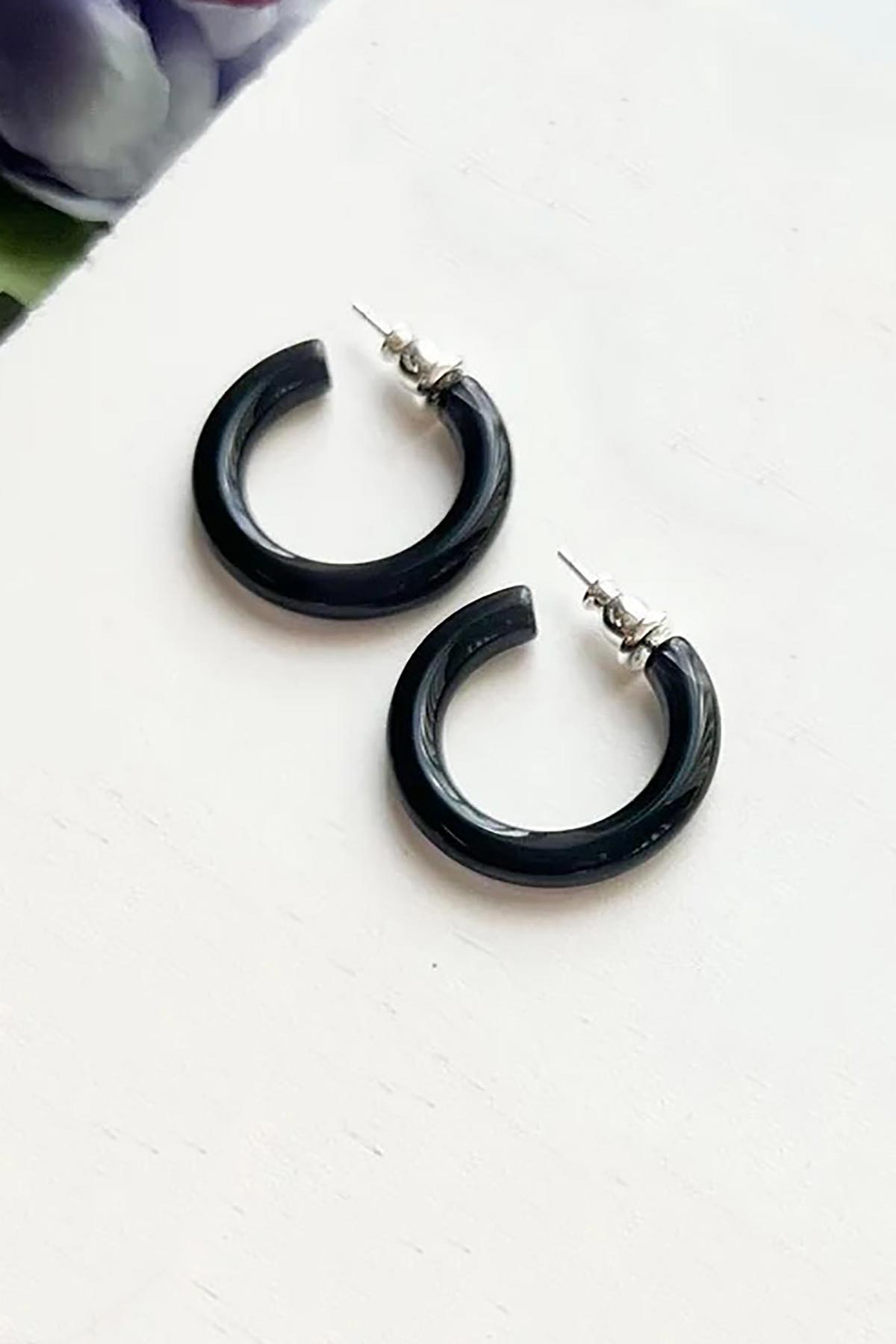 FennaAndFei Small Hoop Earrings In Bio Black