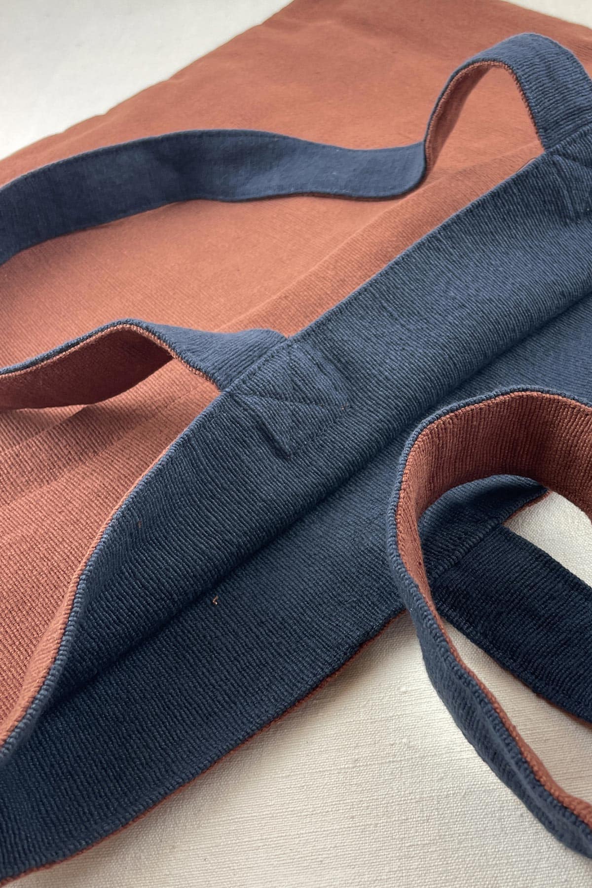 Aura Que Usko Reversible Cotton Tote Bag In Terracotta & Navy