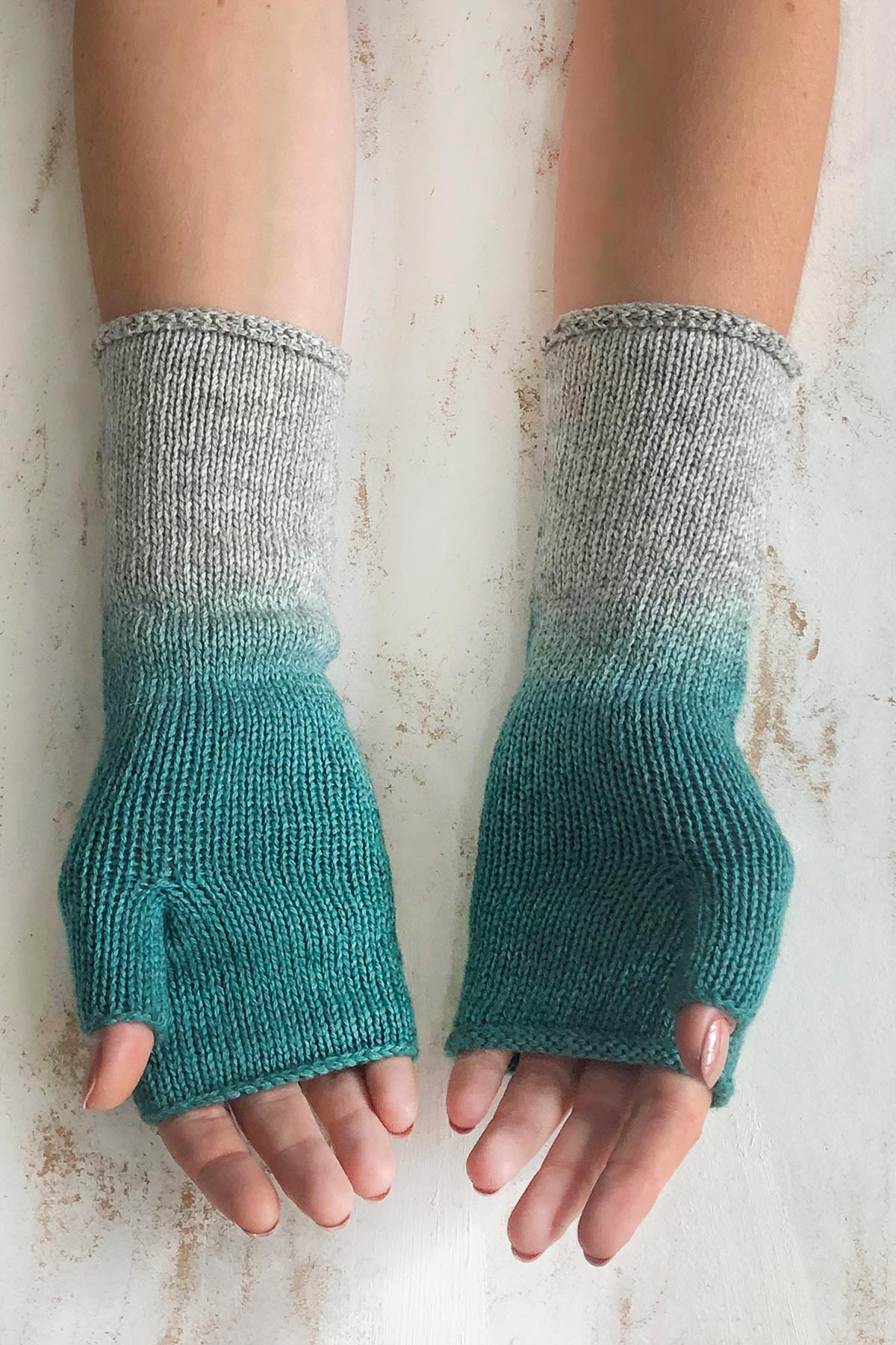 Aura Que Chaya Dipdye Ombre Wristwarmer Fingerless Gloves