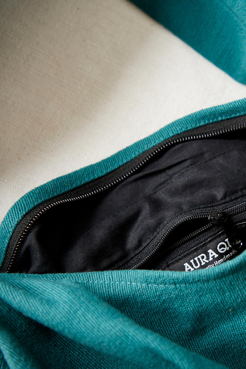 Aura Que Gyani Vegan Cross Body Everyday Bag Zip Closure In Teal Green