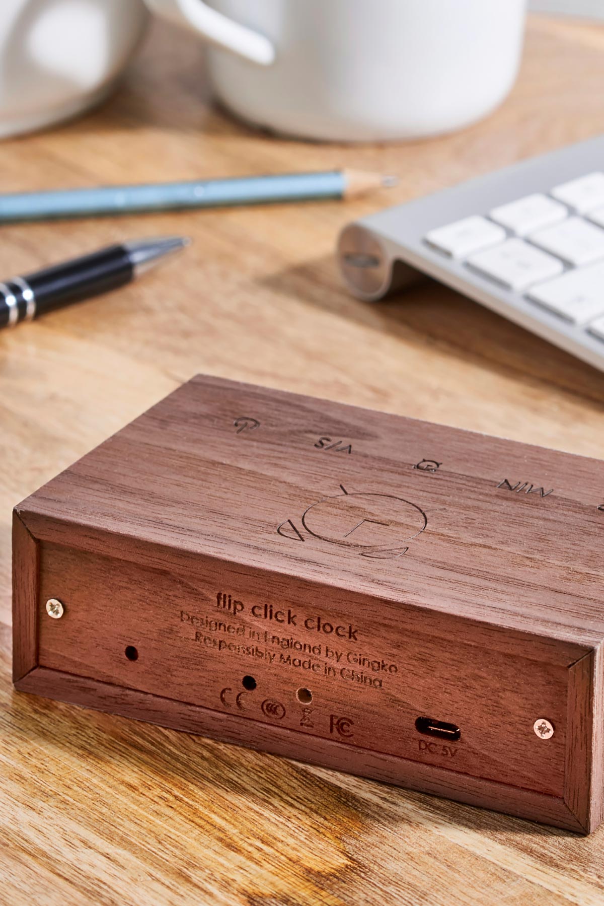 Flip Click Clock | Natural Walnut Wood - Gingko