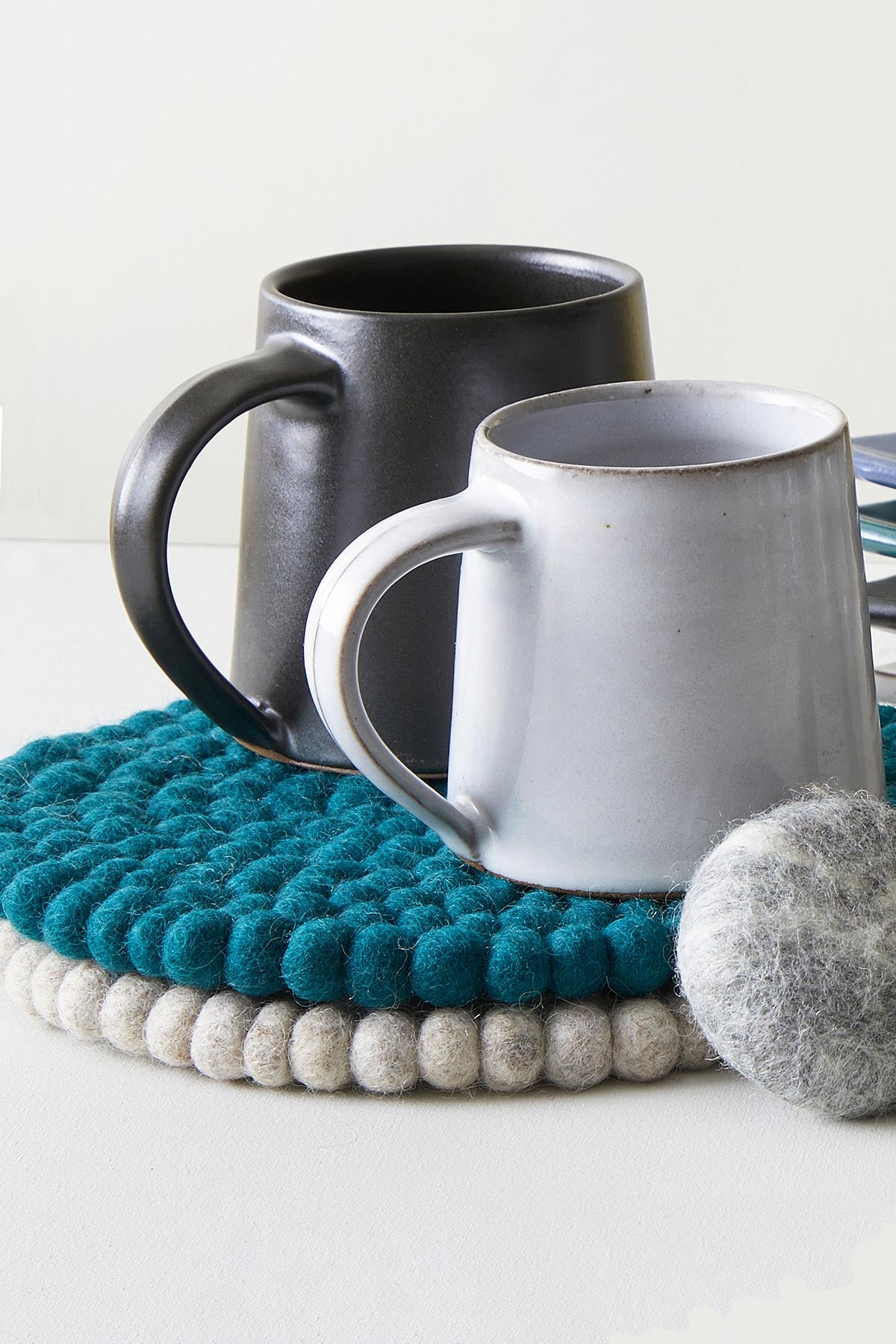 Aura Que Mildo Handmade Felt Ball Table Mat Trivet