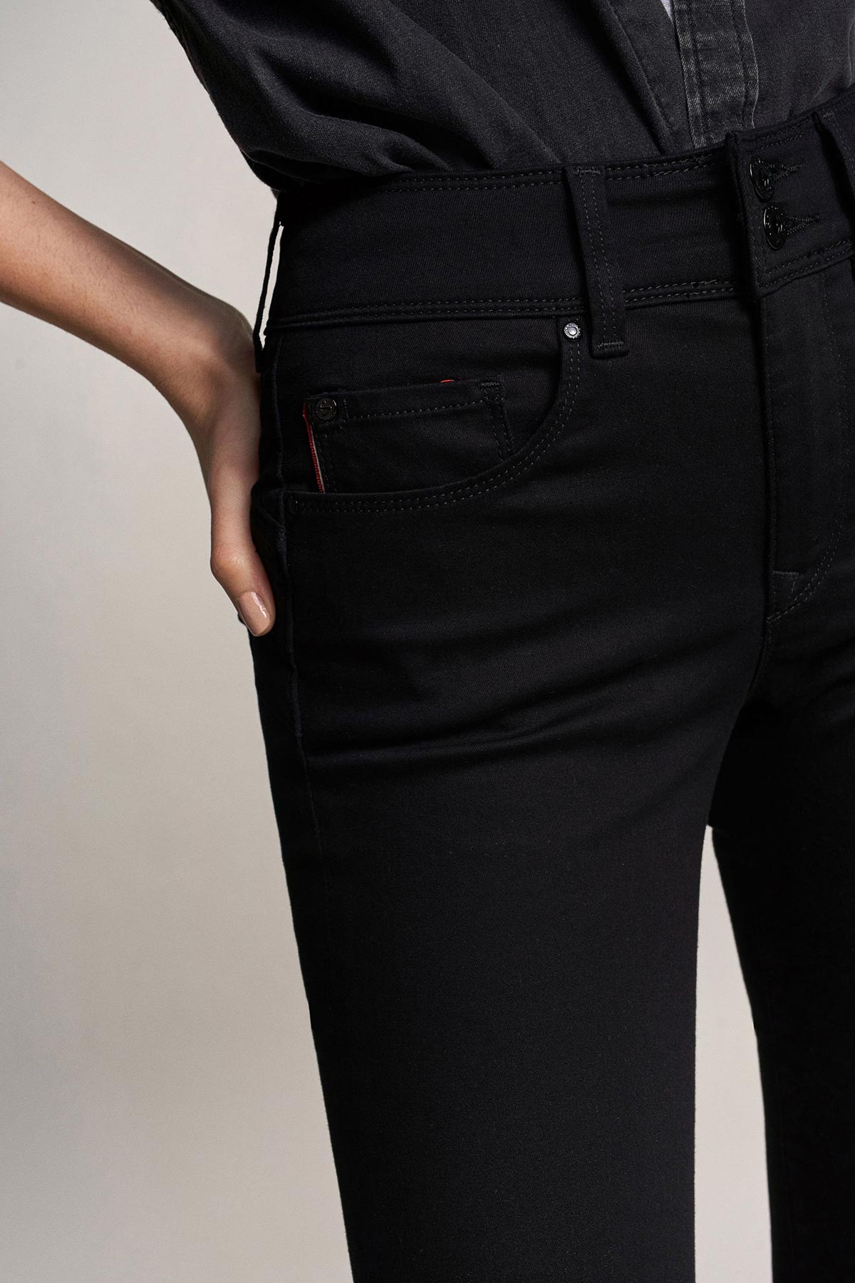 Push In Secret Skinny True Black Jeans